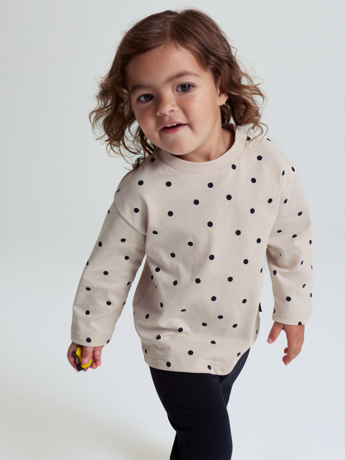 Long-sleeved polka dot t-shirt Long-sleeved polka dot t-shirt